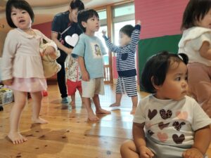 ボールぷかぷか楽しいね。(大澤)