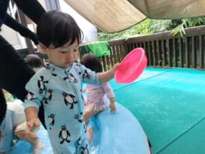 プールに入ったよ♪（内木）