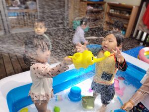 プールで水あそびをしたよ♪(尾崎)