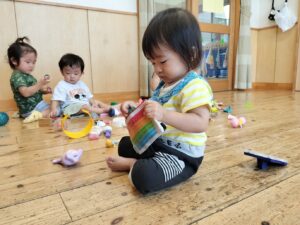 新聞紙遊びをしたよ！（檜山）