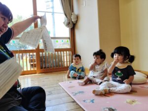 新聞紙あそび（飯塚）
