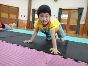 前転・台上前転に挑戦！(新村)