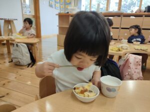あま～いおやつがでました♪（続橋）