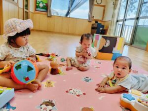 園庭で遊んだよ♪（岩上）