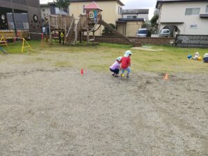 戸外遊びを楽しんだよ！（西山）