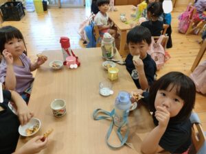 今日のおやつは何かな？（柏崎）