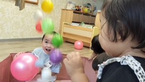 ボールプールで遊んだよ(大澤)