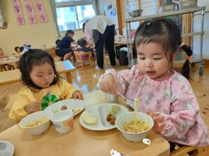 給食おいしいな♪(飯岡)