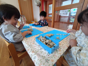 粘土遊びたのしいね（宮川）